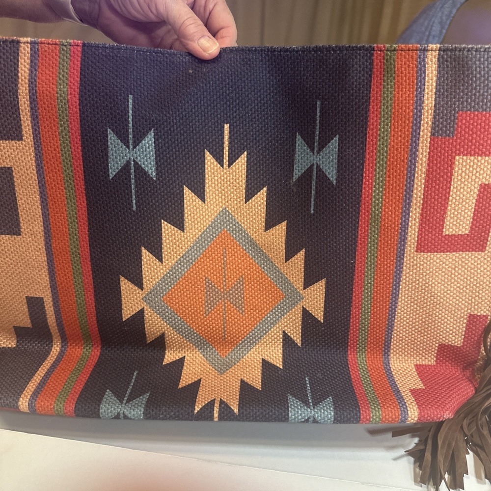 PRETTY CANVAS TOTE NWOT AZTEC DESIGN - Picture 5 of 14